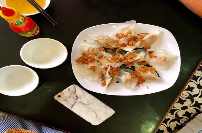 L'ingrédient principal pour faire la croûte est la farine de riz, Hoi An