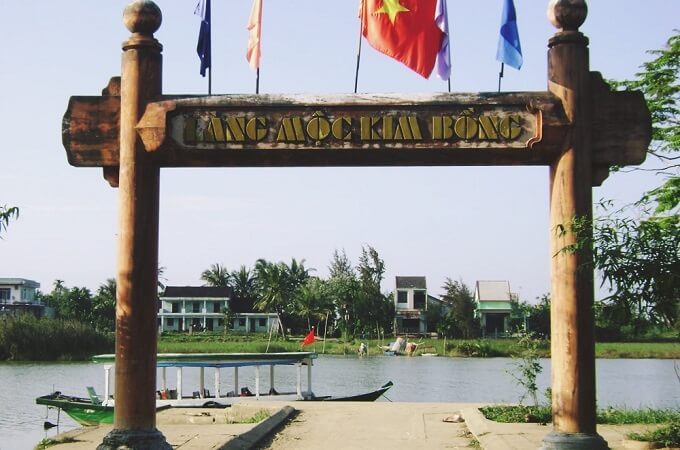 Kim Bong est un village accessible à pied comme en bateau ou vélo