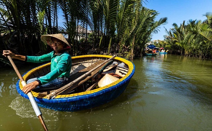 Promenade en bateau-panier à Hoi An