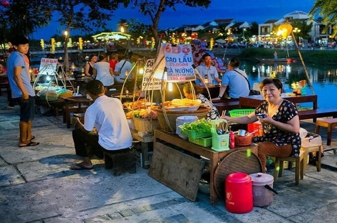 Le marché nocturne à Hoi An est ouvert jusqu’au dernier client