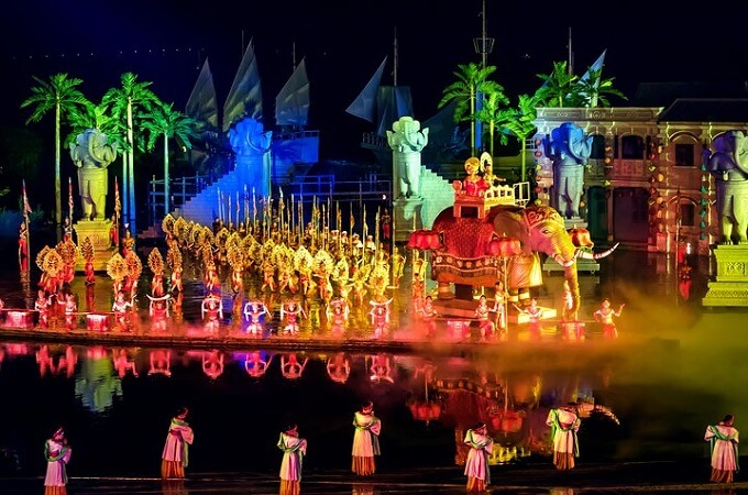 Le spectacle intitulé « Souvenirs de Hoi An » est la meilleure activité que nous souhaitons vous recommander