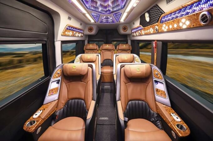 Les conforts pour le bus limousine allant à Hue