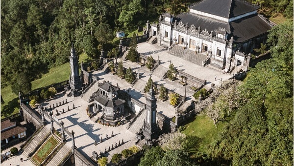 L'ensemble du Tombeau Royal de l'Empereur Khai Dinh