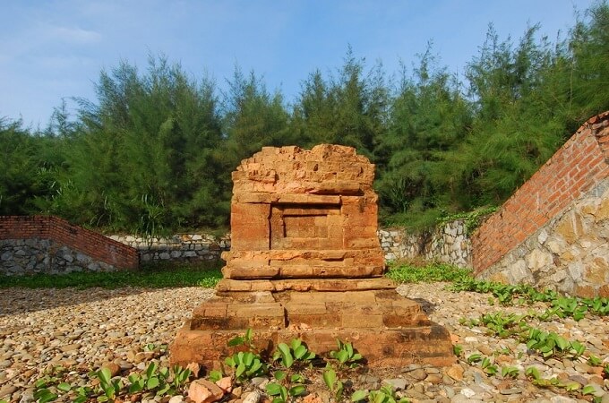 L'autel est construit en forme carrée