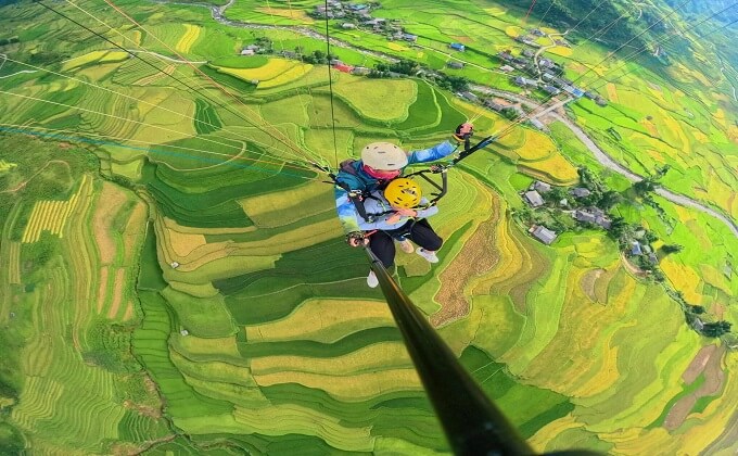 Survoler de vastes champs en terrasses