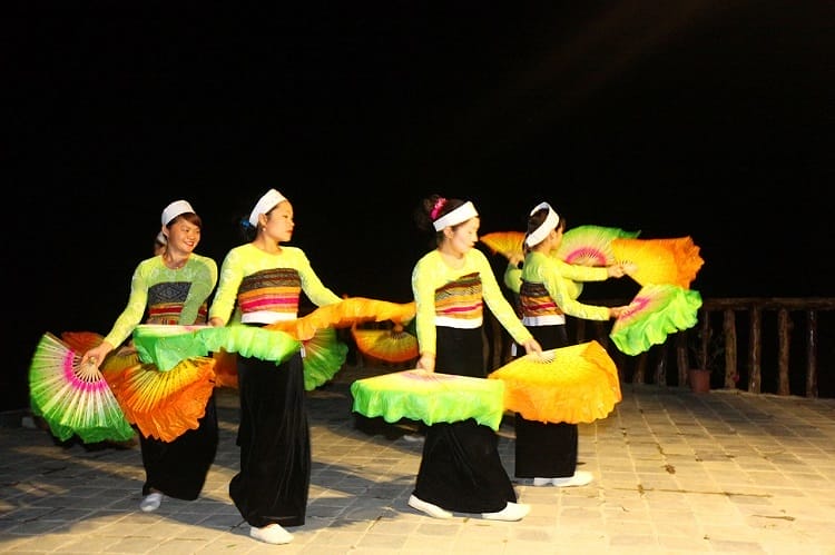 Que visiter Mai Chau  2 ou 3 jours danse traditionnelle thai