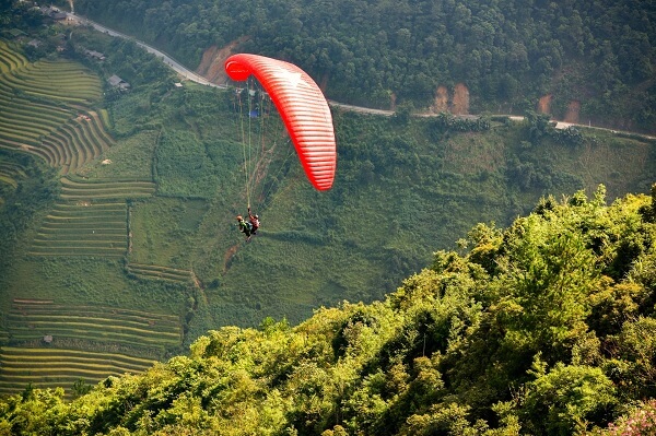 Impressionnant parapente au col de Khau Pha