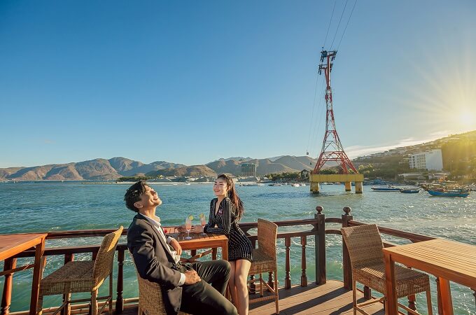 Grande terrasse pour profiter du coucher soleil magique