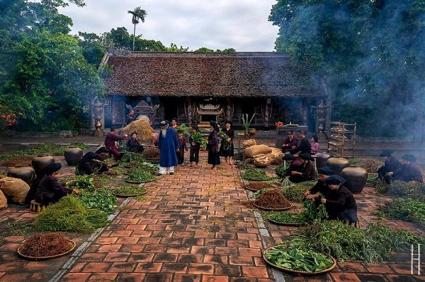 Reconstitution scène de fabrication des médicaments de Sinh Duoc
