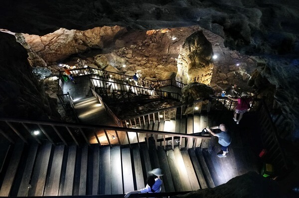L'escalier en bois protège le sol calcaire