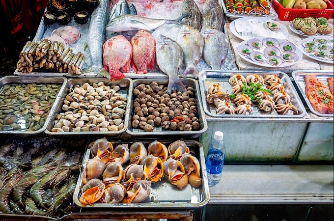 Les produits de la mer sont la base des spécialités culinaires à Phu Quoc