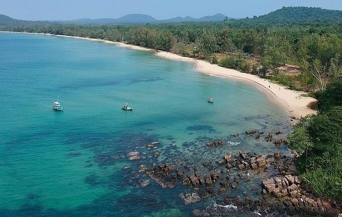 Vung Bau avec seulement 6 km en longueur et sa forme semi-circulaire impressionnantes