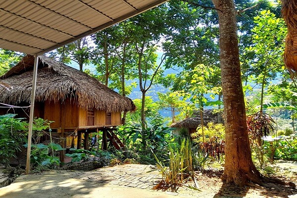 Pu Luong Riverside Lodge a un emplacement idéal