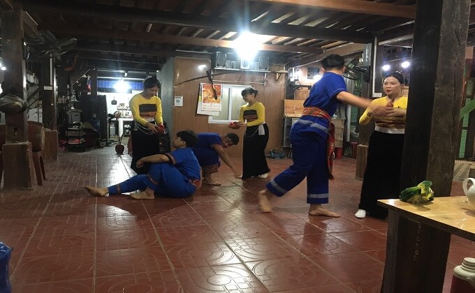 Spectacle de danse traditionnelle des Thai