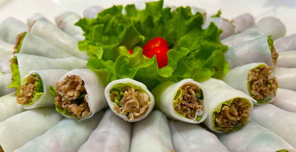Les-salades-qui-accompagnent-le-rouleau-du-printemps-Vietnamien