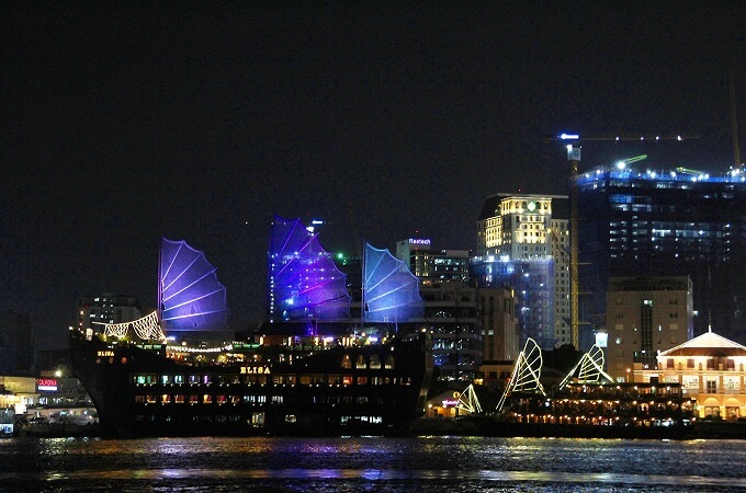 À la nuit tombée, la ville s’illumine, Ho Chi Minh ville