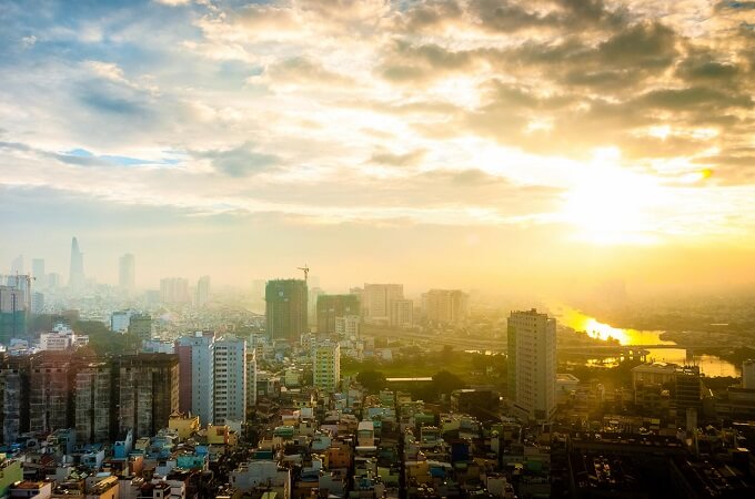 La ville de Ho Chi Minh au levé du soleil
