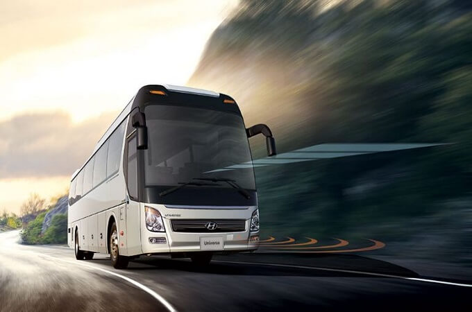 Le bus de voyages est un choix économique pour le trajet Hanoi - Saigon