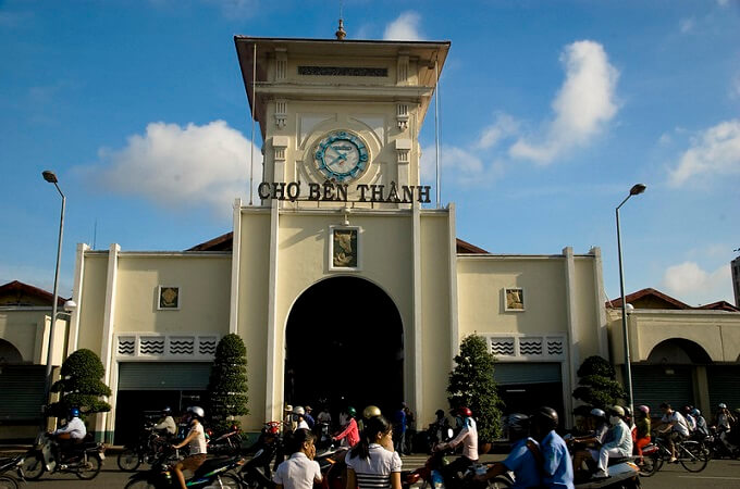 Le grand marché de Ben Thanh est un lieu incontournable de tous les voyageurs.jpg