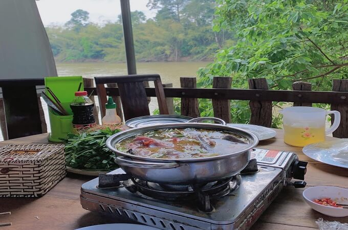 Fondue de poissons de rivière, légumes sauvages, Nam Cat Tien