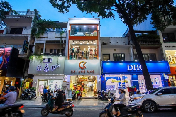 Rue Nguyen Trai spécialisé dans les accessoires chaussures et sacs à main