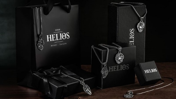 La marque Helios est spécialisée dans les bijoux pour hommes