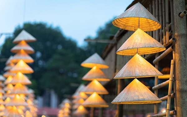 Chapeau conique en décoration