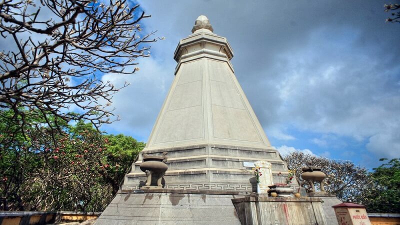 Le Stupa des reliques « Bảo Tháp Xá Lợi »