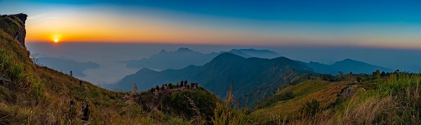 Moment magique sur le mont Phu Chee Fah