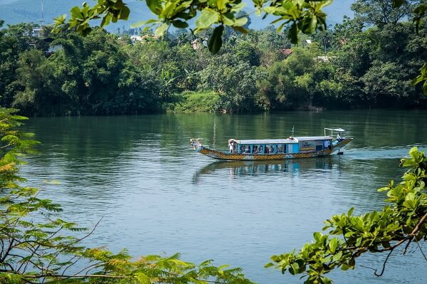 Balade en bateau dragon sur la rivière des Parfums