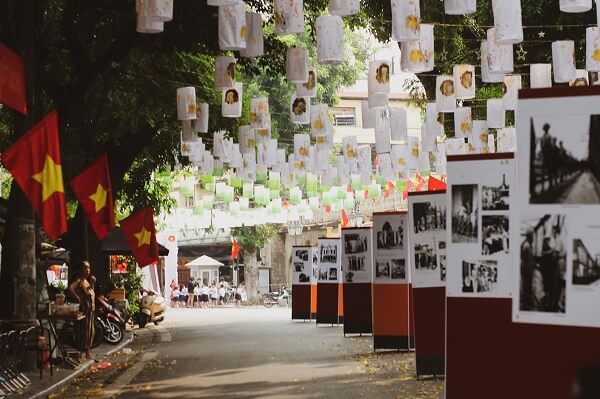 Des expositions près du portail O Quan Chuong
