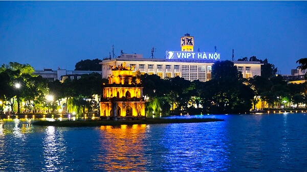 Ho Guom à la nuit tombée