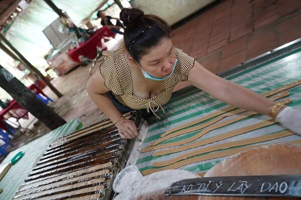Fabrique bonbons à la noix coco à My Tho