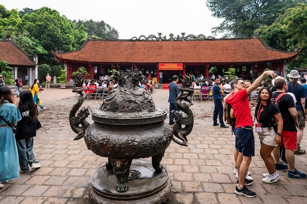 Visite le Temple de la Littérature à Hanoi