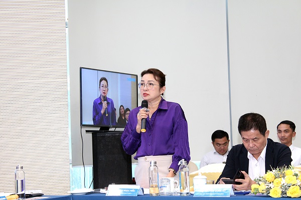 Madame directrice adjointe Bui Thi Ngoc Hieu