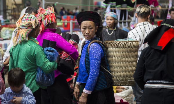 Des couleurs au marché de Meo Vac