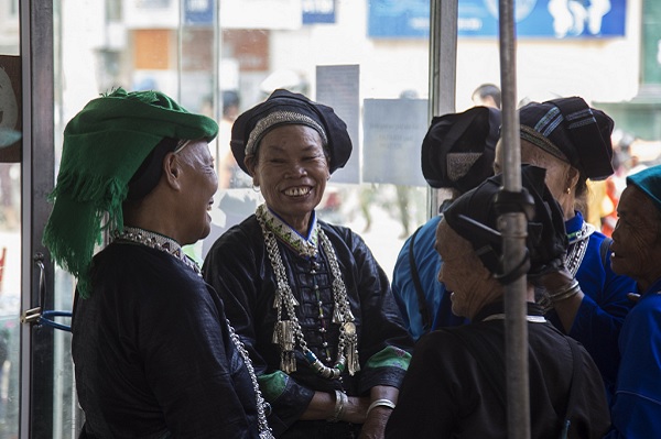 L'ethnie Nung au marché de Xin Man