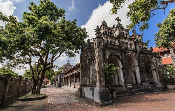 L'église en pierre Phat Diem