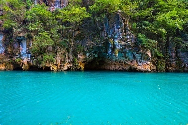 Couleur incroyable de la rivière Nho Que