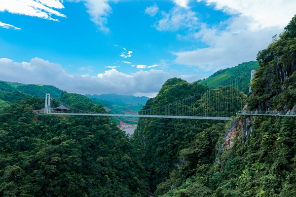 Le pont Bach Long appartient au complexe de divertissement Moc Chau