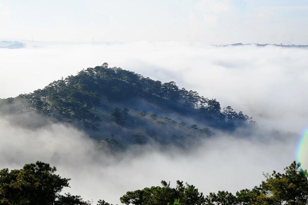La chasse aux nuages sur la colline Da Phu