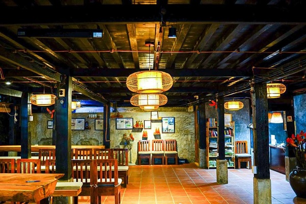 Espace commun chez Ba Be Jungle Lake House