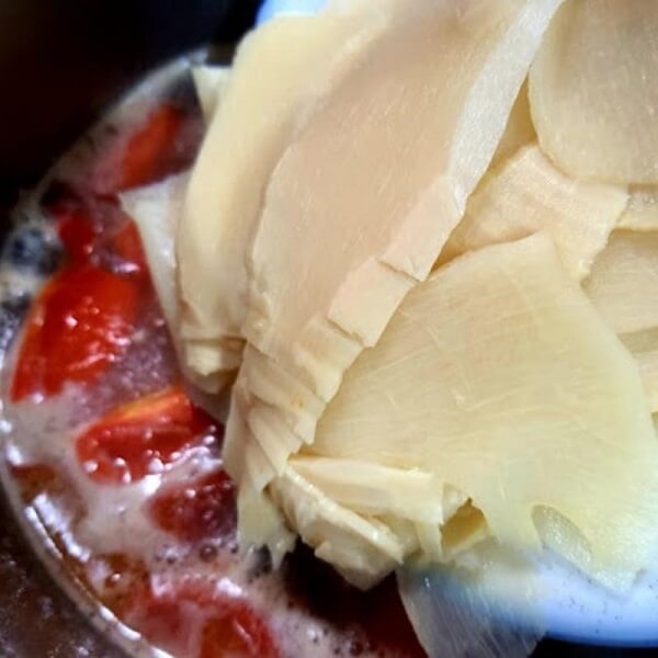 Ajoutez les pousses de bambou