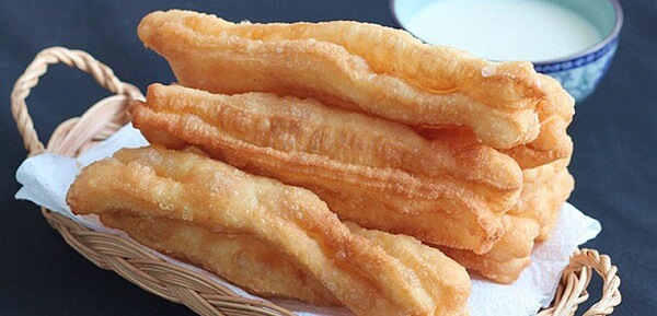 Beignet you tiao est très bon avec les plats à base bouillon