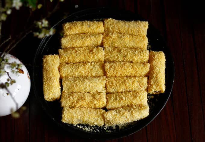 Bien rouler des nems dans la chapelure