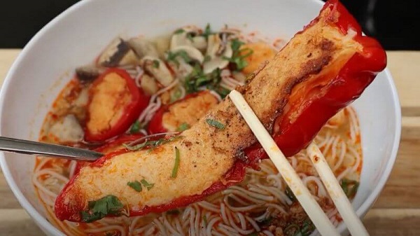 Bol de vermicelles de riz appétissant