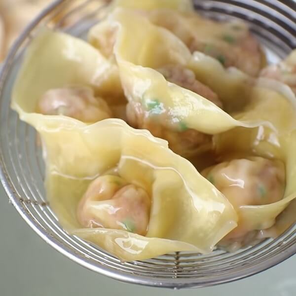 Bouillir les wontons