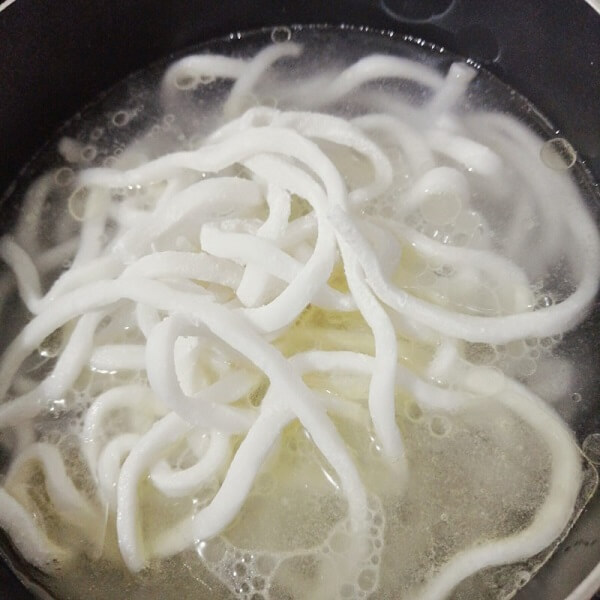 Cuire nouilles environ 10 minutes