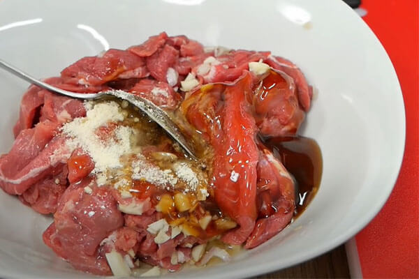 Faire mariner le boeuf