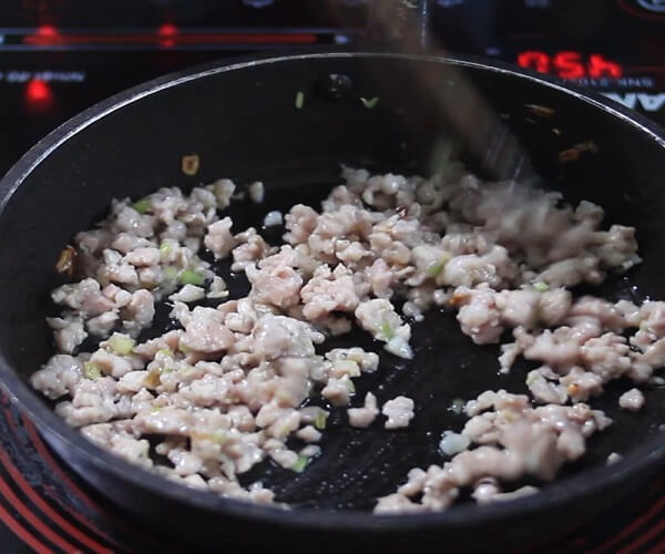 Faire sauter la viande avant